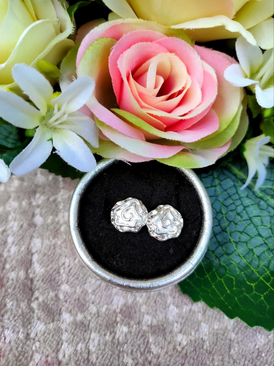 Rózsa bedugós fülbevaló